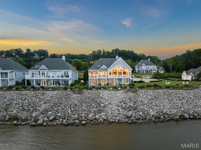 $600,000 | 807 B Wind Rivers Drive, Unit B, Grafton, IL 62037