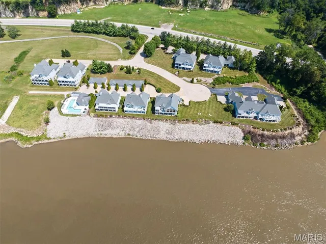 $600,000 | 807 B Wind Rivers Drive, Unit B, Grafton, IL 62037