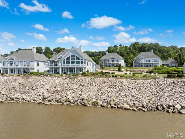 $600,000 | 807 B Wind Rivers Drive, Unit B, Grafton, IL 62037