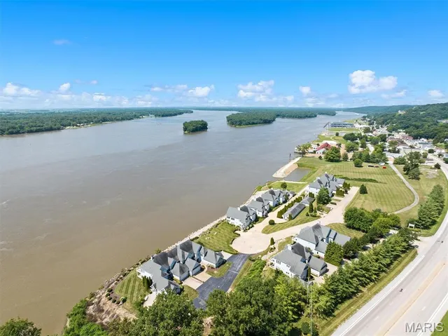 $600,000 | 807 B Wind Rivers Drive, Unit B, Grafton, IL 62037