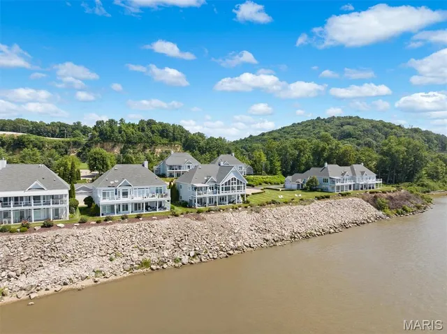 $600,000 | 807 B Wind Rivers Drive, Unit B, Grafton, IL 62037