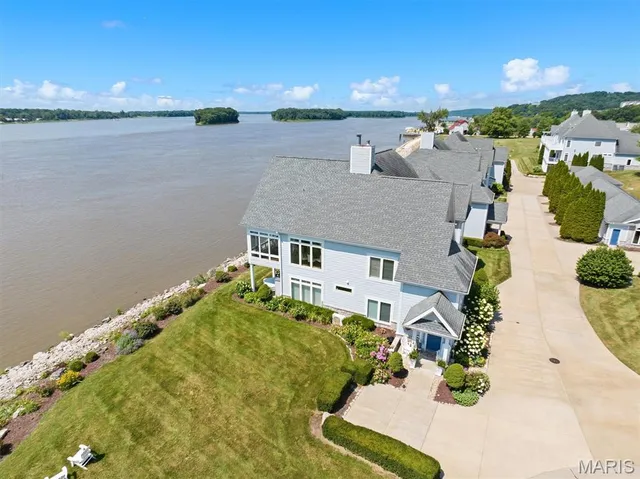 $600,000 | 807 B Wind Rivers Drive, Unit B, Grafton, IL 62037