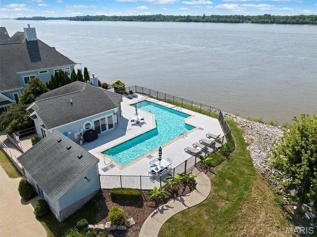 $600,000 | 807 B Wind Rivers Drive, Unit B, Grafton, IL 62037