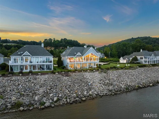 $600,000 | 807 B Wind Rivers Drive, Unit B, Grafton, IL 62037