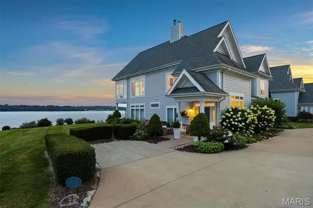 $600,000 | 807 B Wind Rivers Drive, Unit B, Grafton, IL 62037