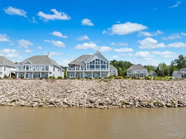 $600,000 | 807 B Wind Rivers Drive, Unit B, Grafton, IL 62037