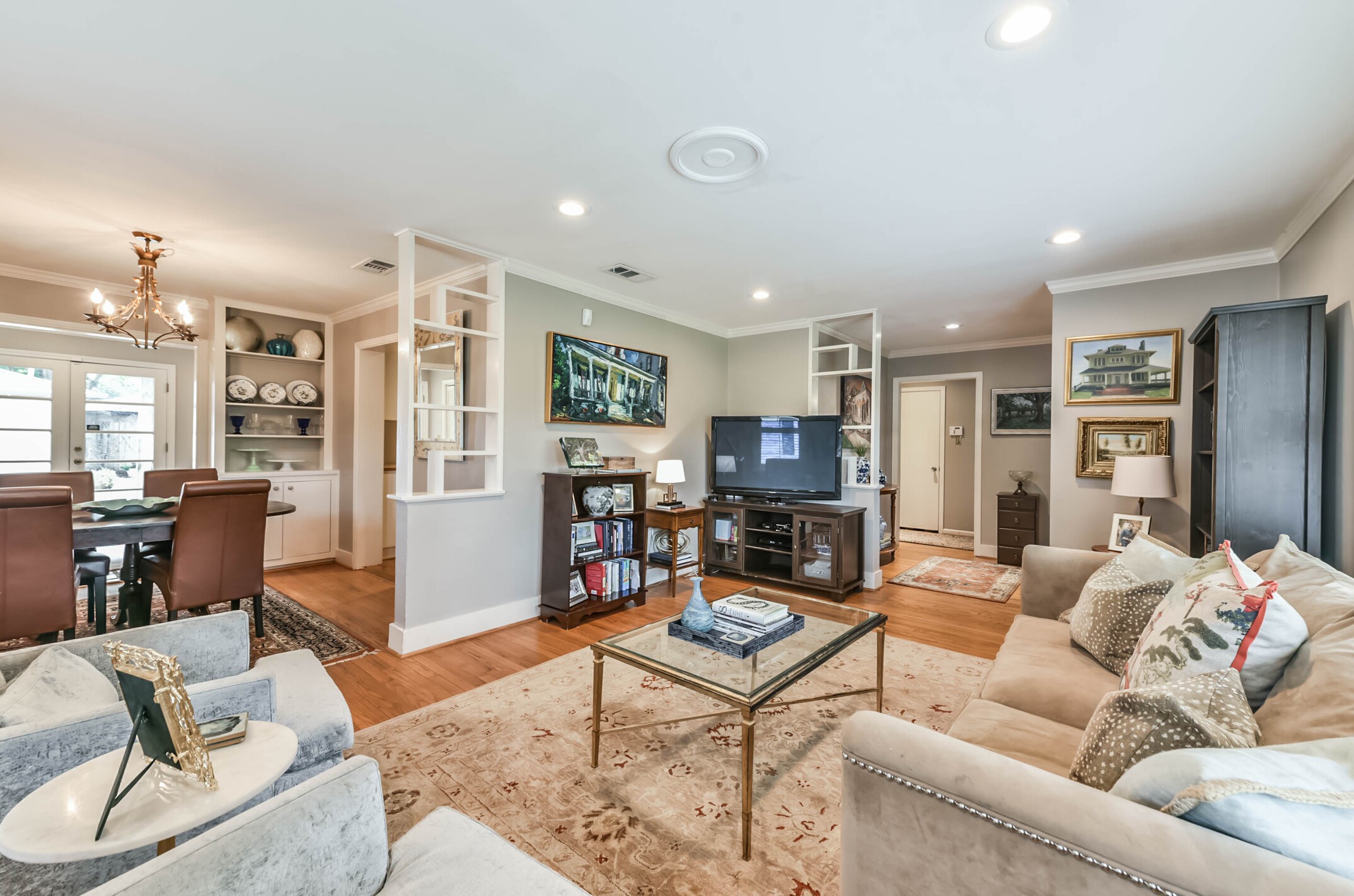 906 Bay Oaks Road Houston, TX 77008 - Photo 26 of 26 This open floor plan is ideal for entertaining.