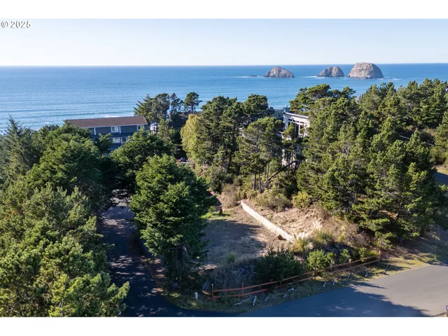 a view of outdoor space with city view