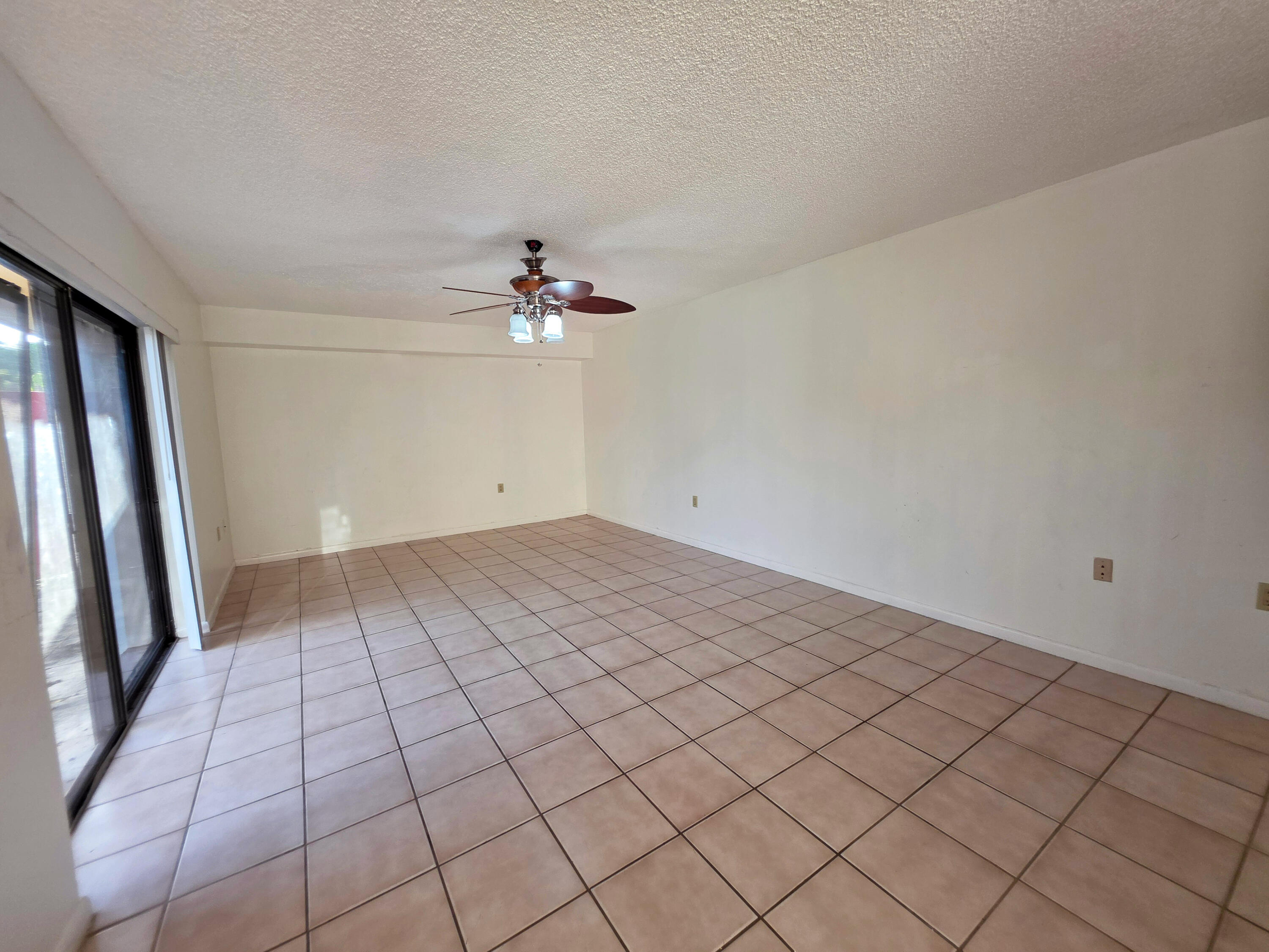 832 Blue Ridge Circle West Palm Beach, FL 33409 - Photo 3 of 11 Living room