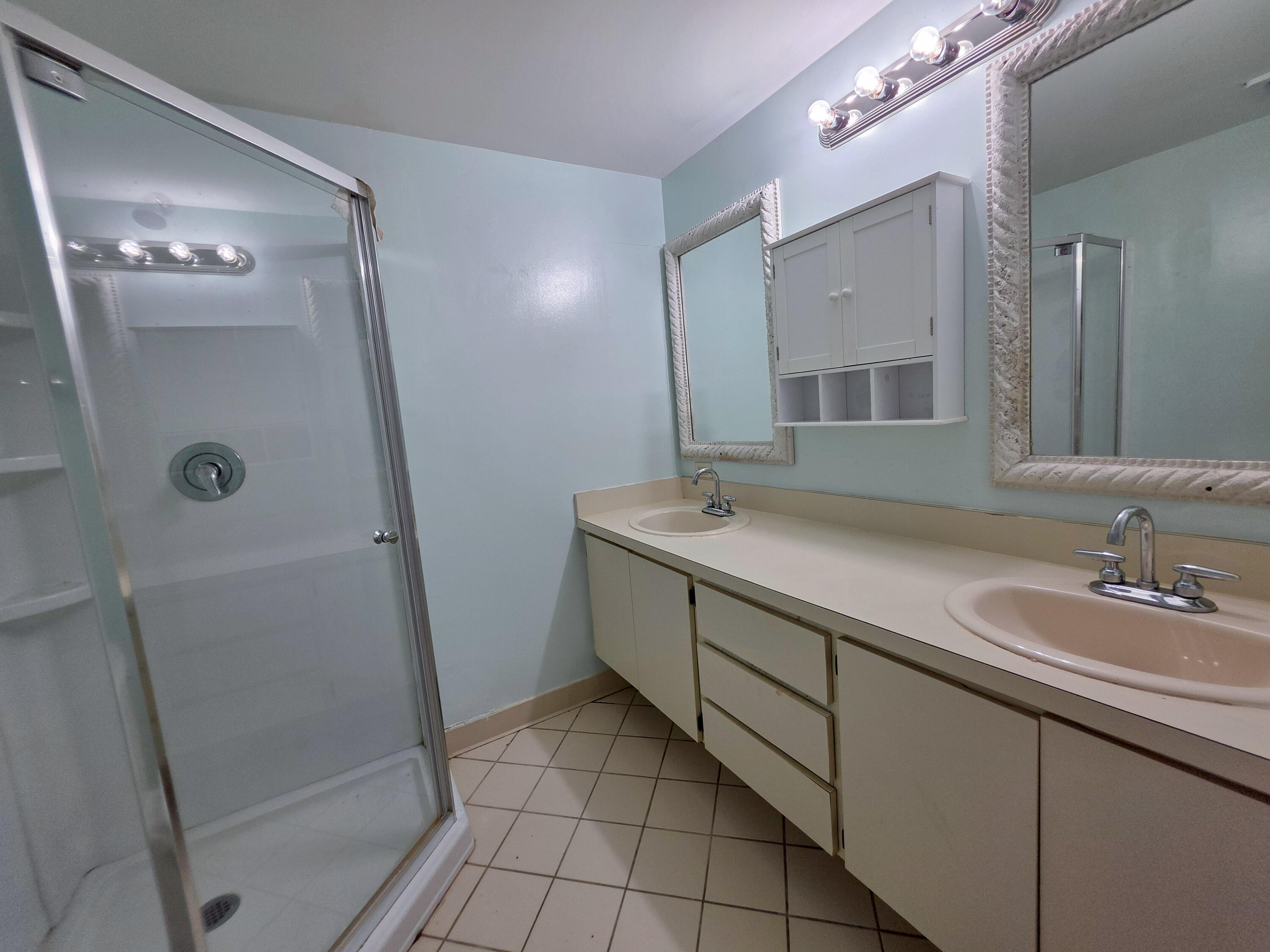 832 Blue Ridge Circle West Palm Beach, FL 33409 - Photo 8 of 11 Primary bathroom