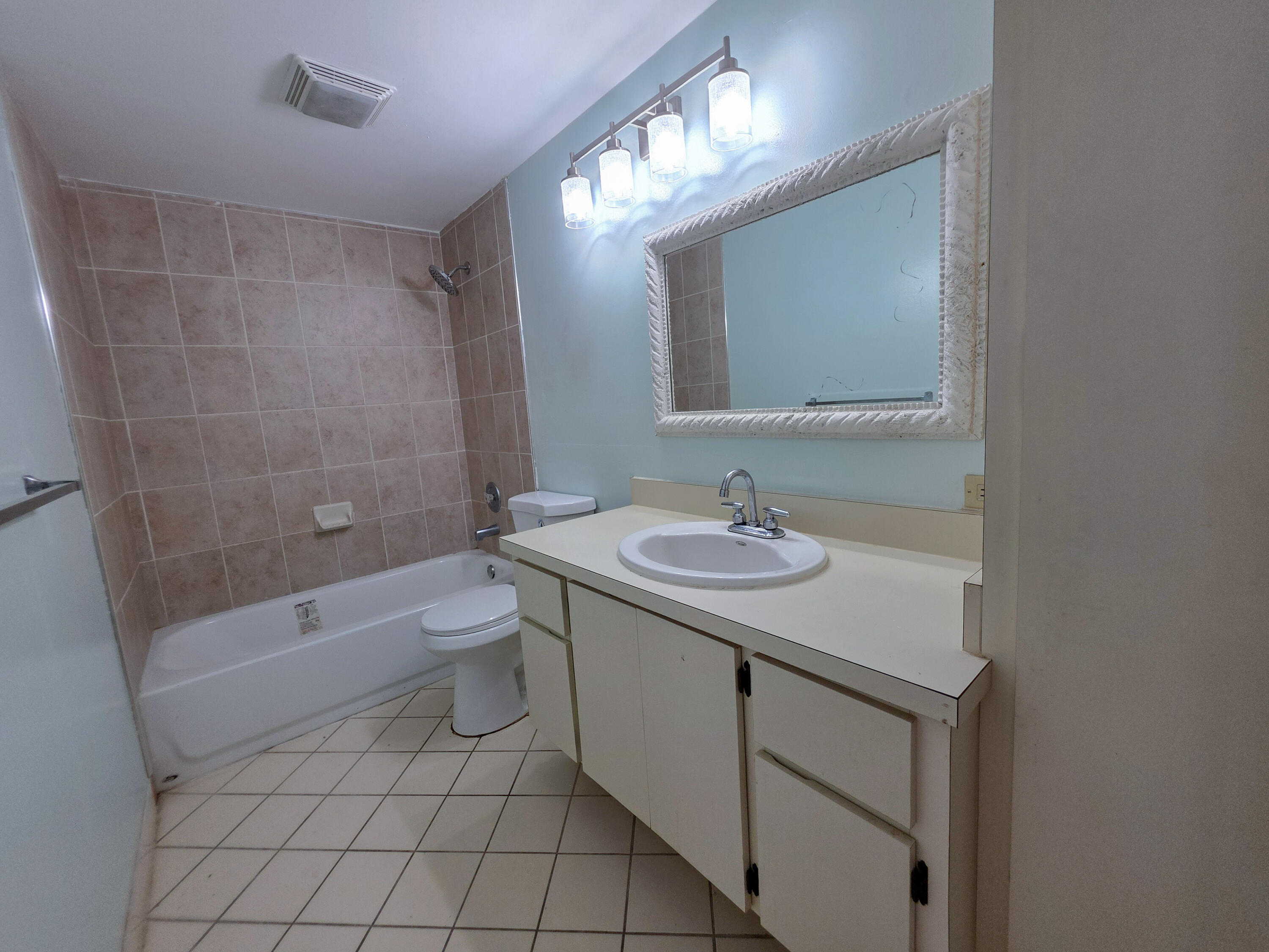 832 Blue Ridge Circle West Palm Beach, FL 33409 - Photo 10 of 11 Secondary closet