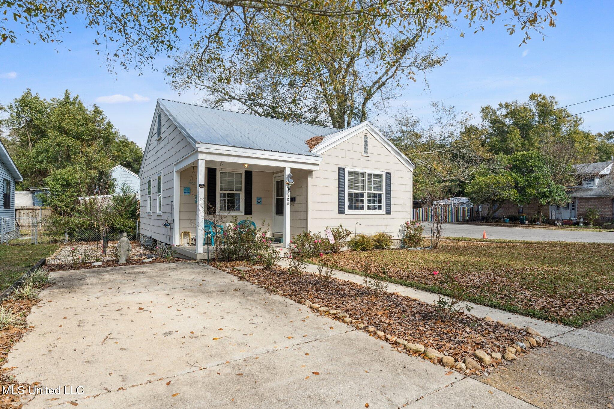 1500 Miller Street Biloxi, MS 39530 - Photo 2 of 18 002