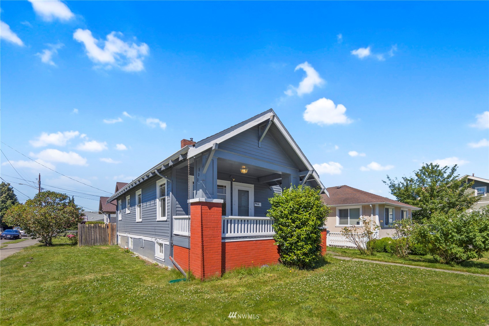 800 North 3rd Street Renton, WA 98057 - Photo 19 of 20 a front view of a house with a yard