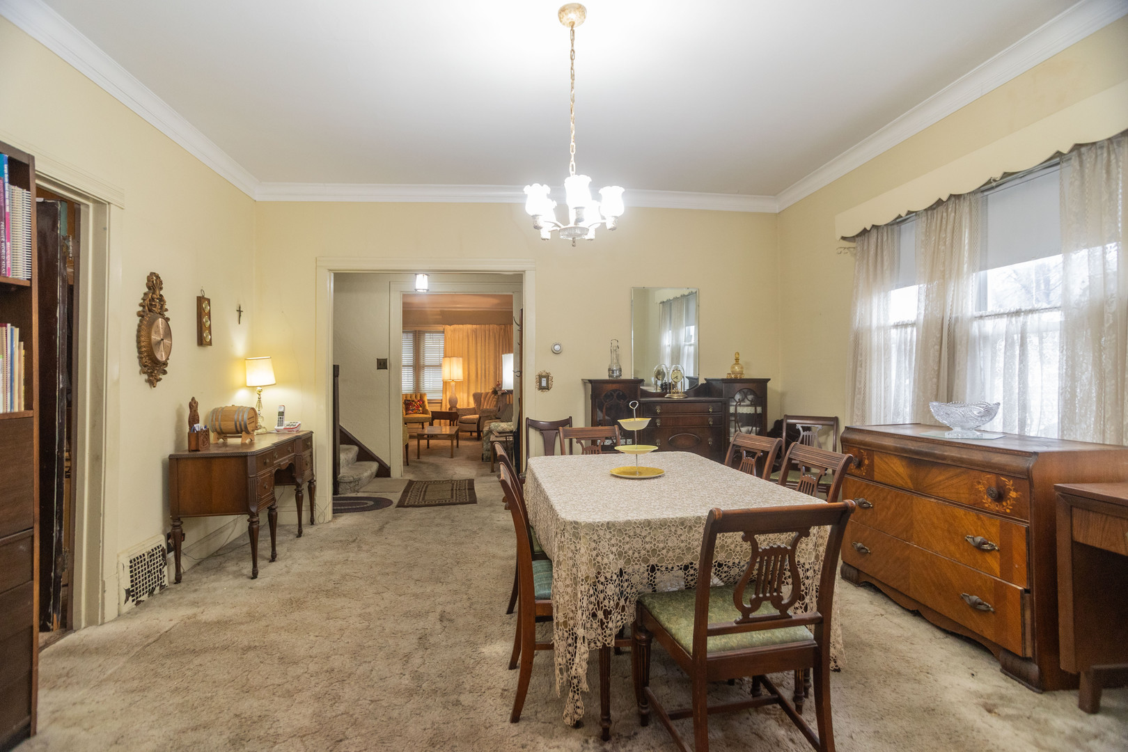 4155 West Grace Street Chicago, IL 60641 - Photo 8 of 30 a view of a dining room with furniture