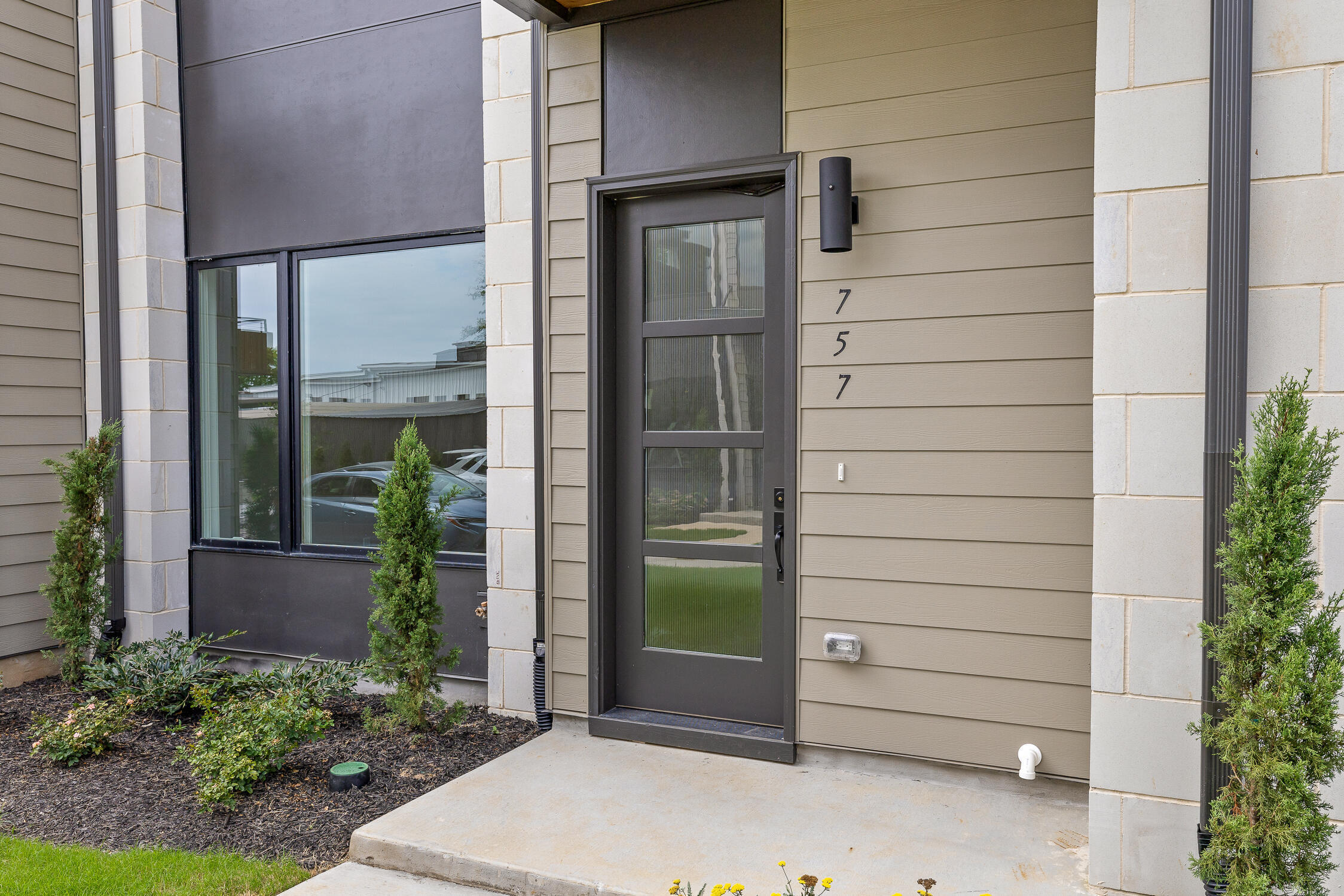 757 Burnside Place Chattanooga, TN 37408 - Photo 2 of 31 Outside 3