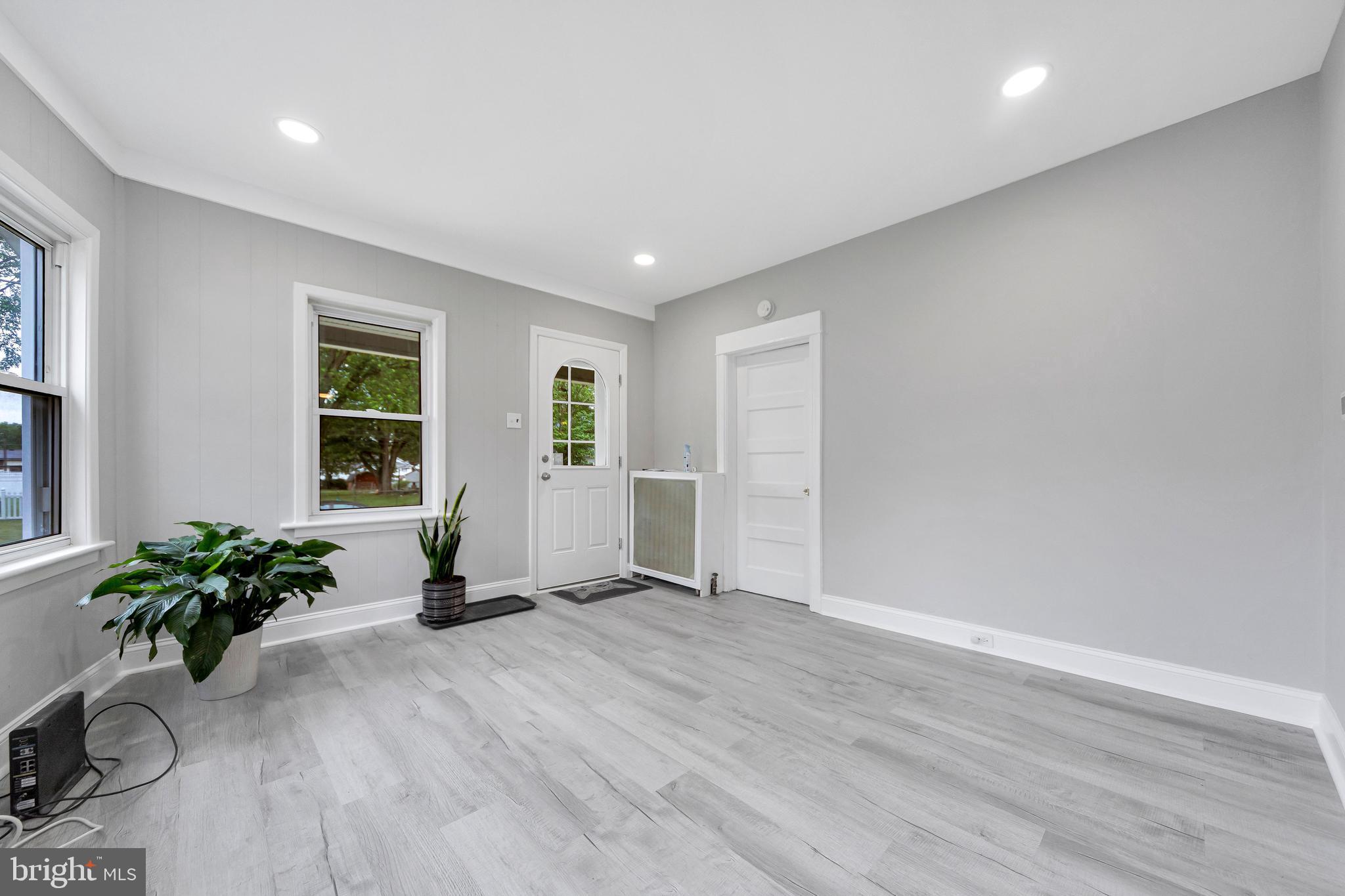 27 Elm Avenue Clementon, NJ 08021 - Photo 3 of 28