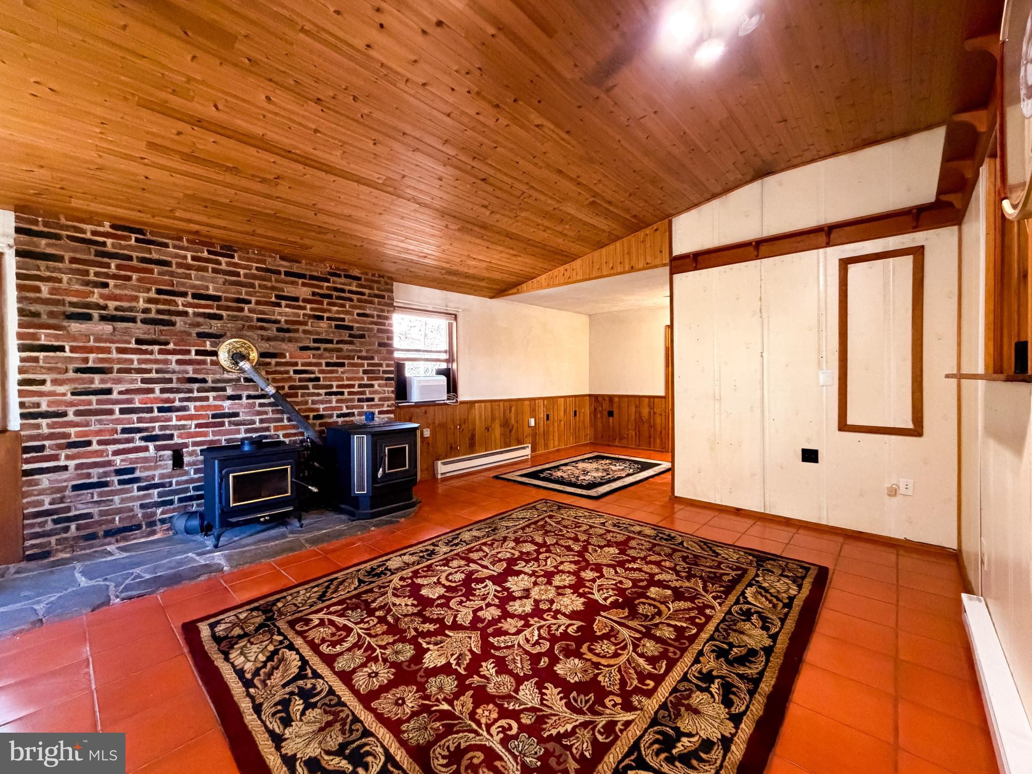 1343 Houser Road Fayetteville, PA 17222 - Photo 28 of 58 Family room