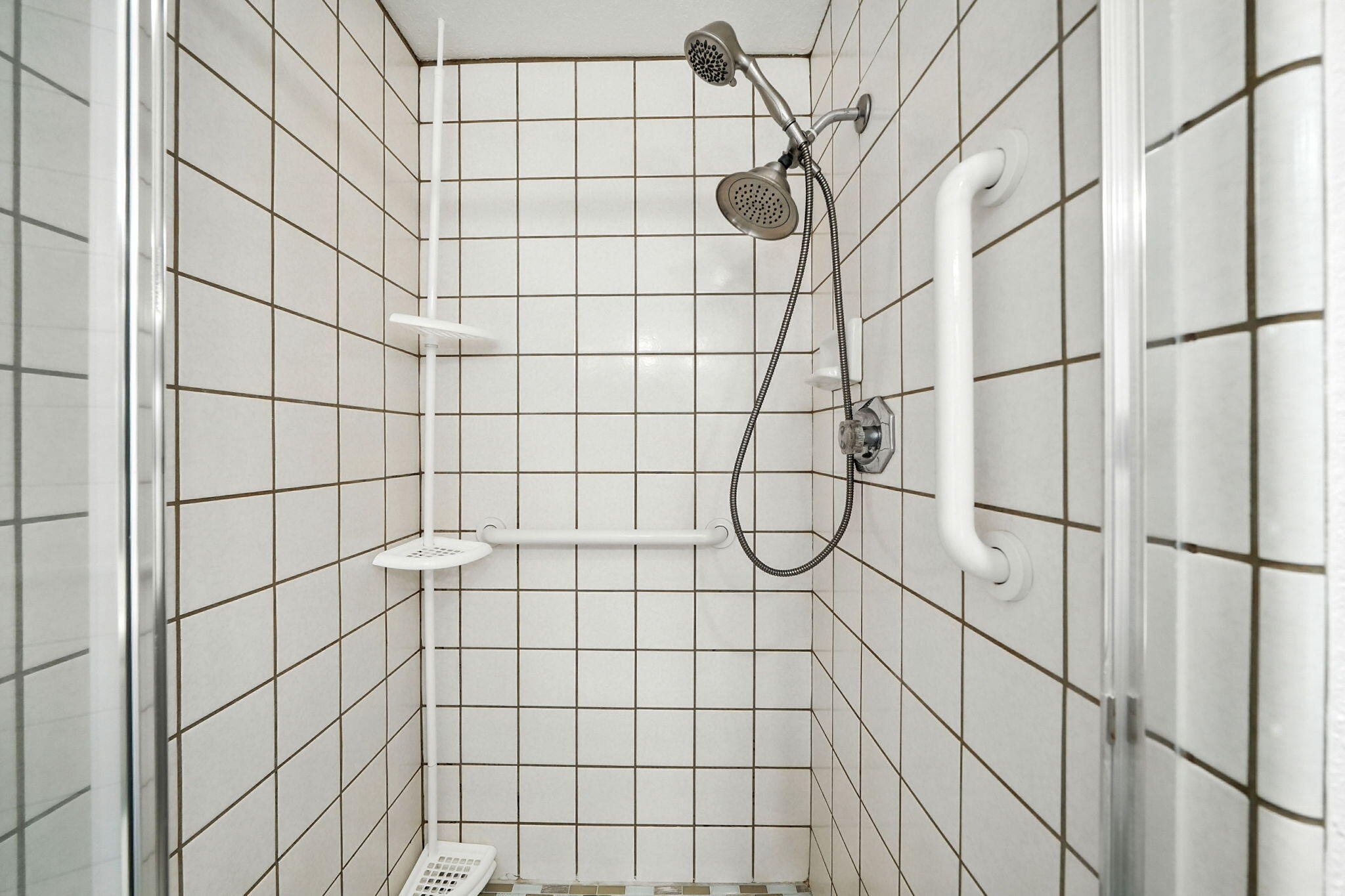 488 Ridgecrest Trail, Unit 133 Redding, CA 96003 - Photo 24 of 30 a bathroom with a shower