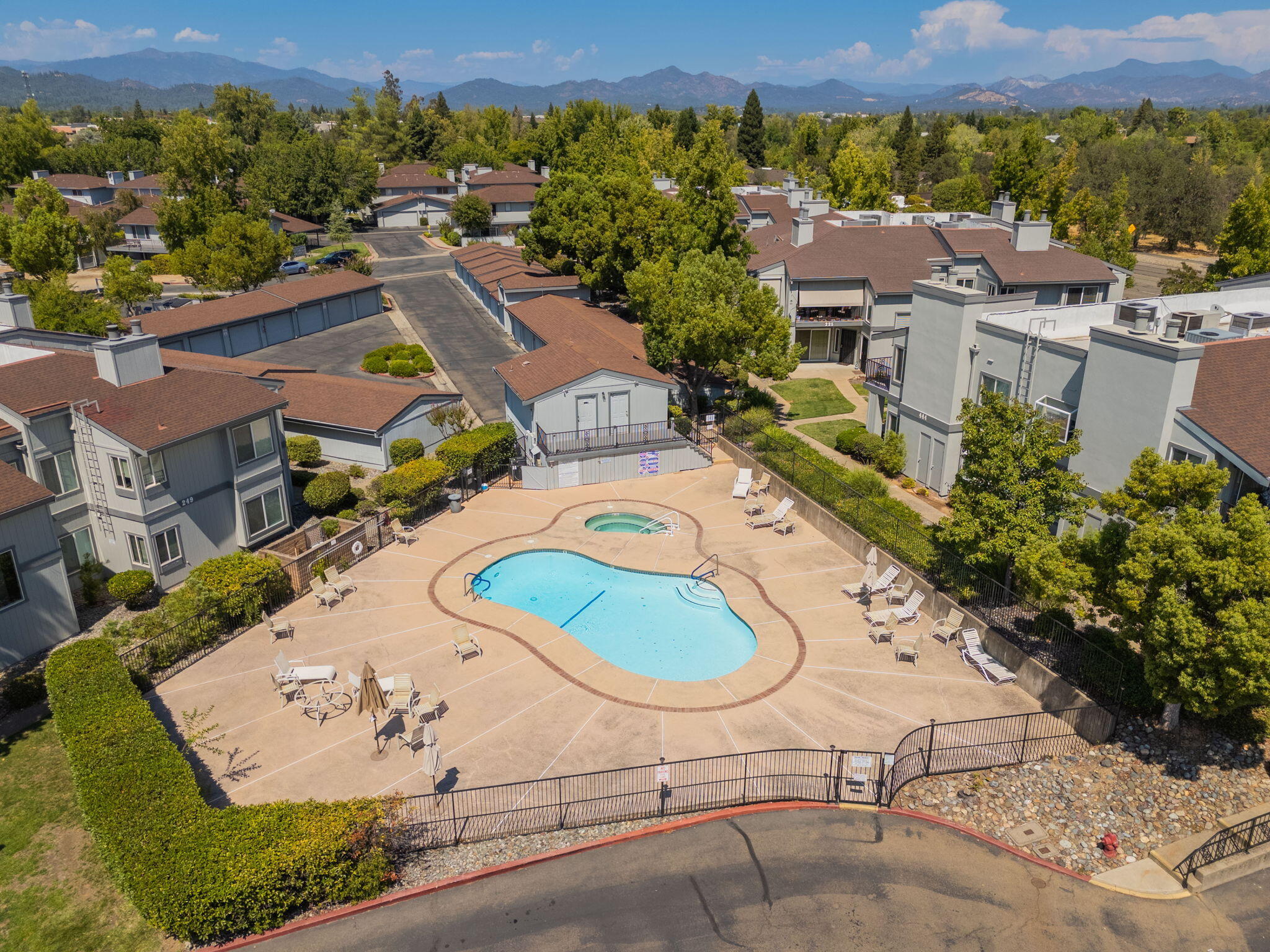 488 Ridgecrest Trail, Unit 133 Redding, CA 96003 - Photo 28 of 30 an aerial view of a