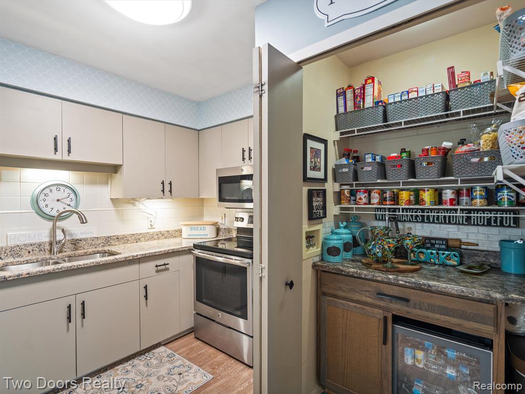 720 Eton Court Rochester Hills, MI 48307 - Photo 16 of 41