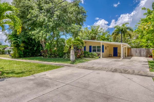 $3,200 | 404 South Caloosahatchee Avenue, Jupiter, FL 33458