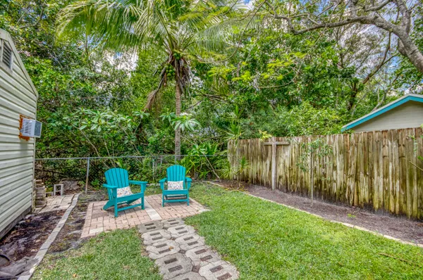 $3,200 | 404 South Caloosahatchee Avenue, Jupiter, FL 33458