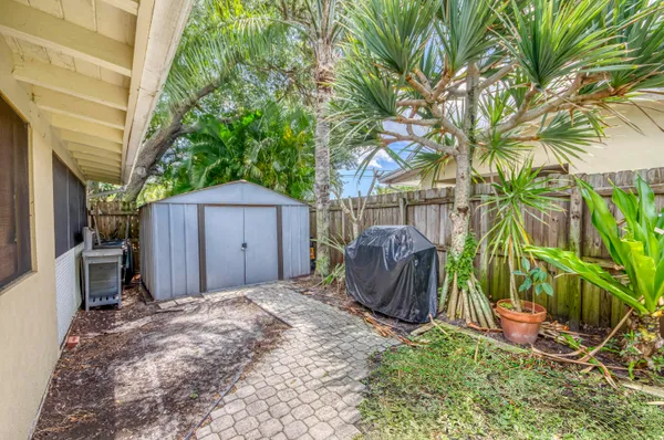 $3,200 | 404 South Caloosahatchee Avenue, Jupiter, FL 33458