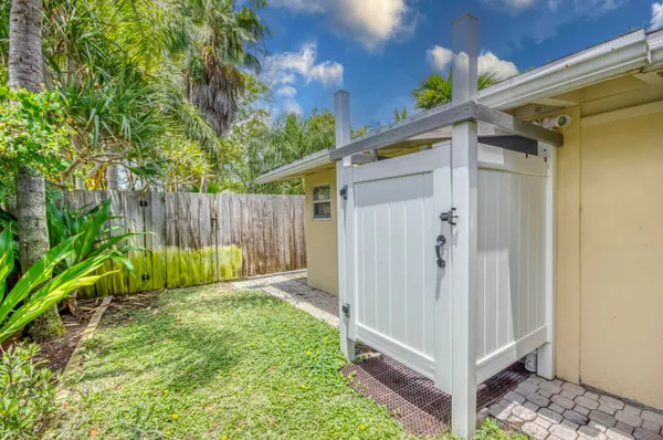 $3,200 | 404 South Caloosahatchee Avenue, Jupiter, FL 33458