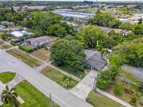 $3,200 | 404 South Caloosahatchee Avenue, Jupiter, FL 33458