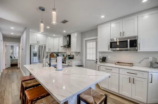 $3,200 | 404 South Caloosahatchee Avenue, Jupiter, FL 33458