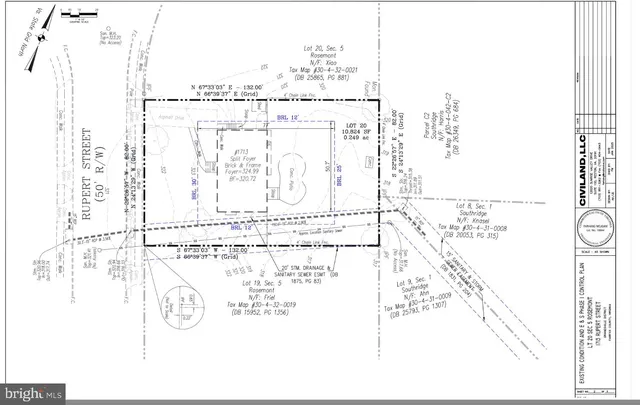 a black and white photo of a picture