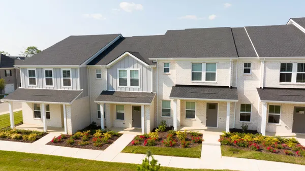 $2,200 | 204 Douglas Bend Road, Unit 404, Gallatin, TN 37066