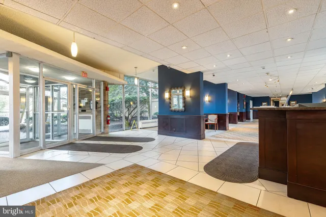 a view of a back yard