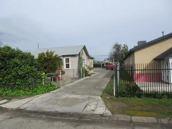$749,000 | 150 West Whites Bridge Avenue, Fresno, CA 93706
