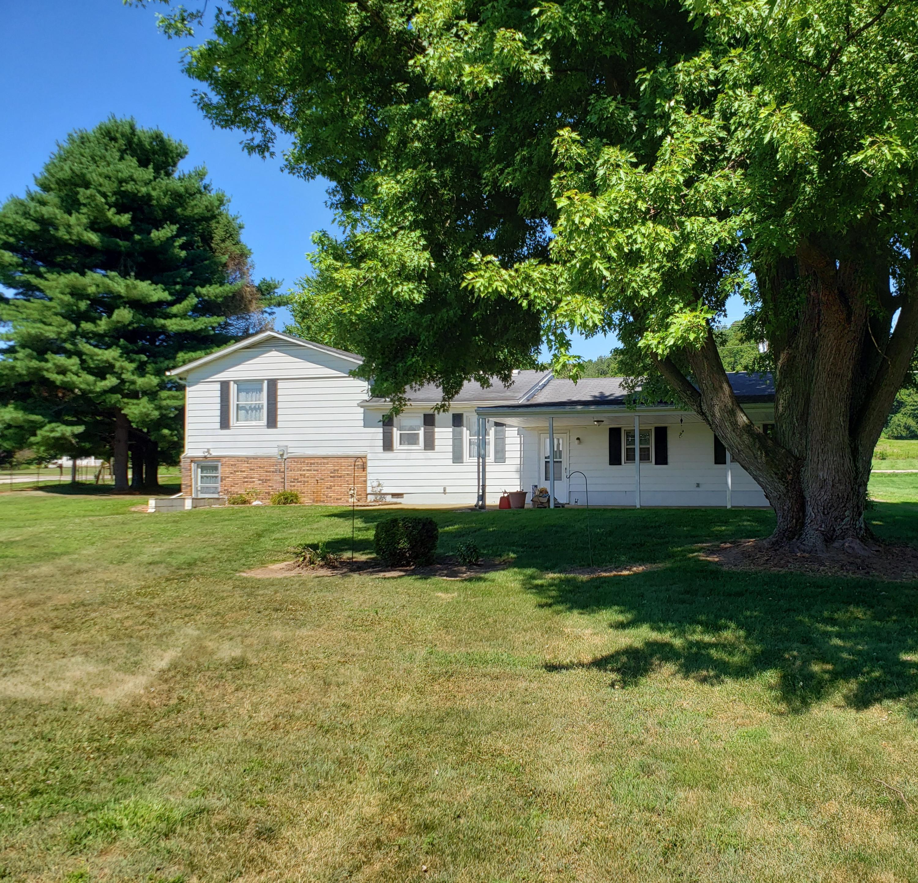 1485 Hamburg Road Southwest Lancaster, OH 43130 - Photo 3 of 24 Gallery Image 3