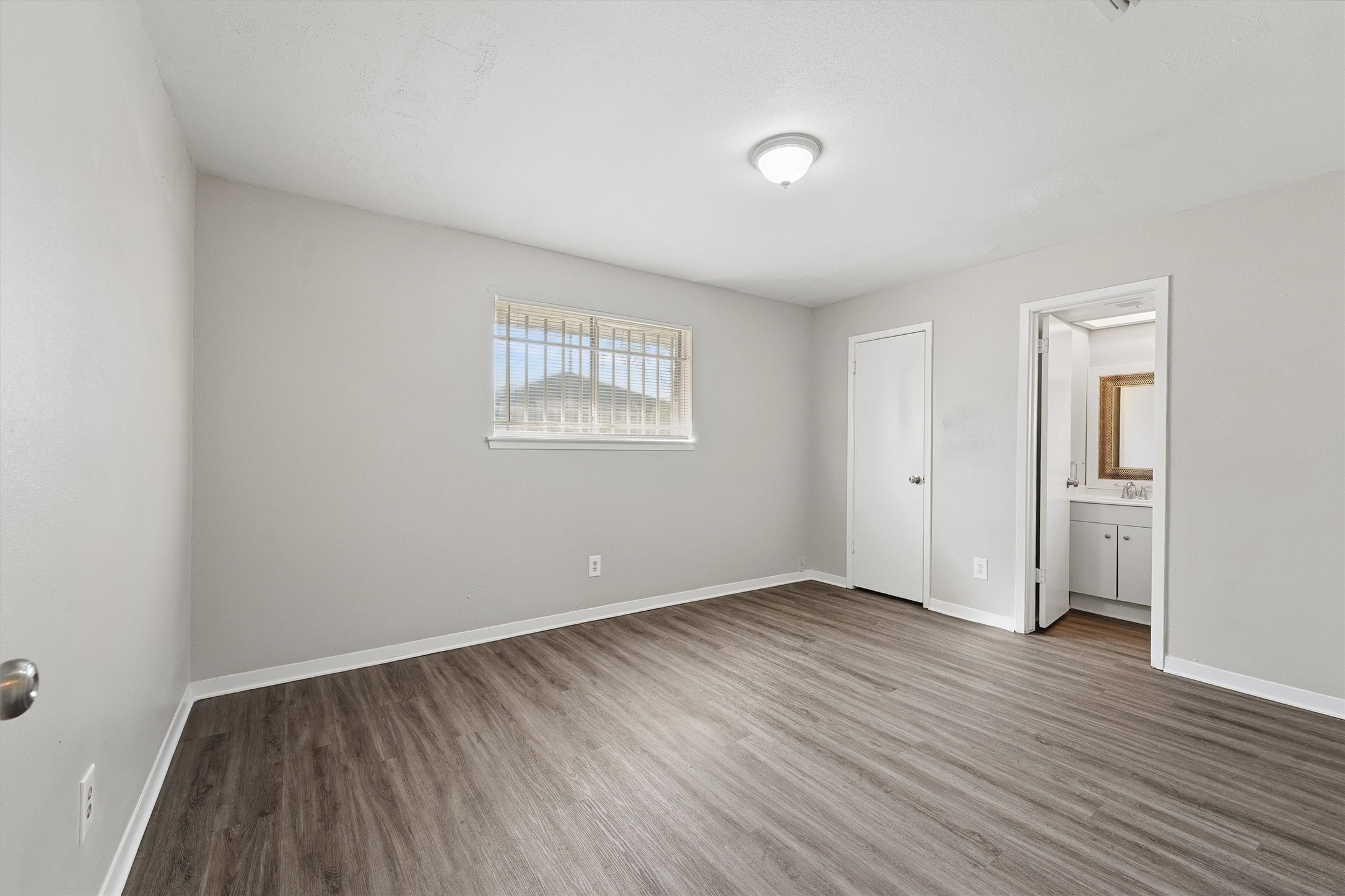 10407 Lantry Way Houston, TX 77038 - Photo 13 of 27