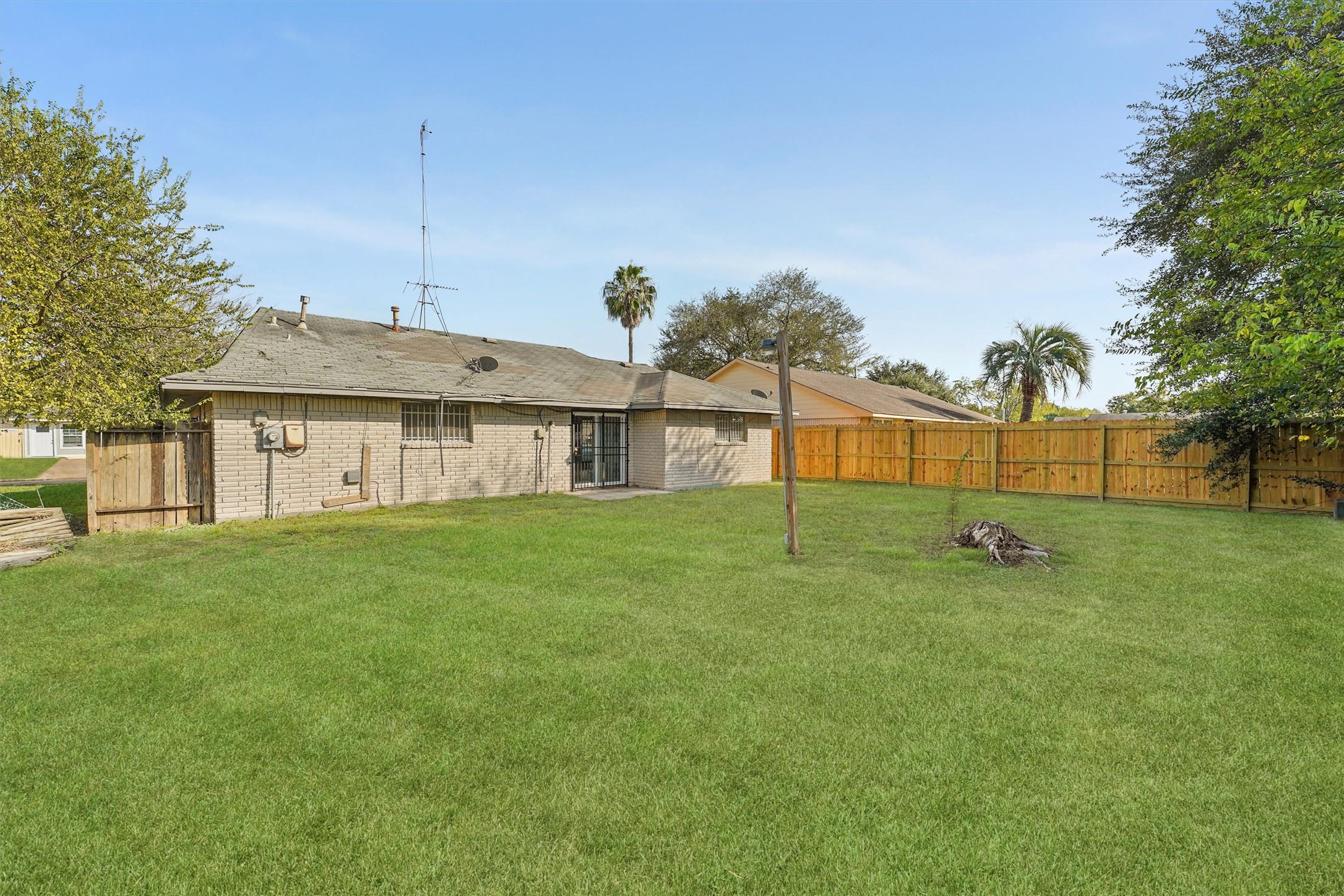 10407 Lantry Way Houston, TX 77038 - Photo 23 of 27