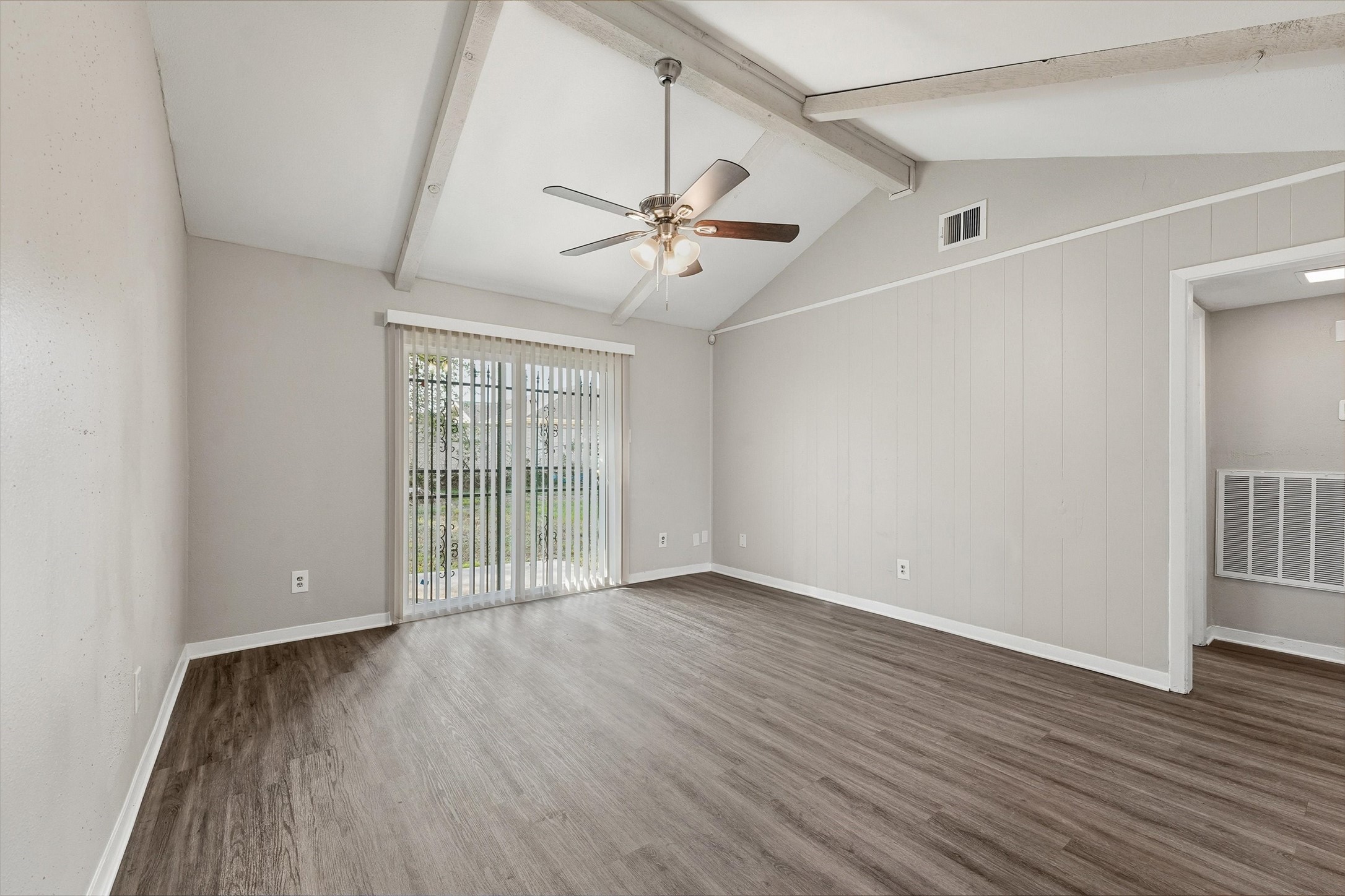 10407 Lantry Way Houston, TX 77038 - Photo 6 of 27