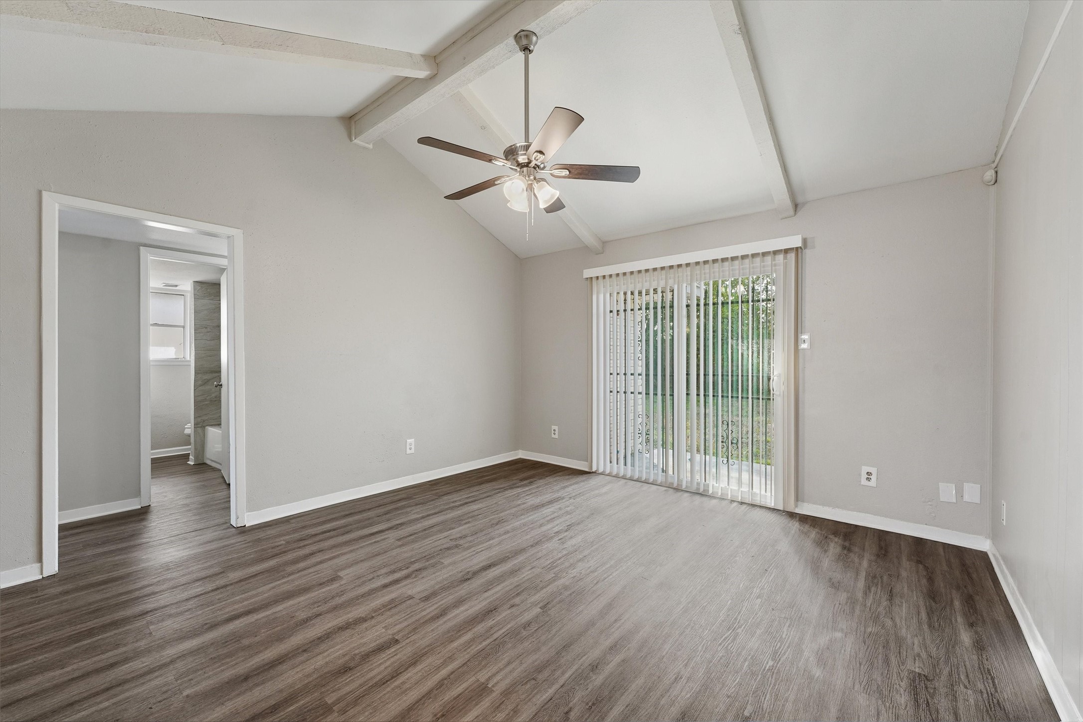 10407 Lantry Way Houston, TX 77038 - Photo 7 of 27