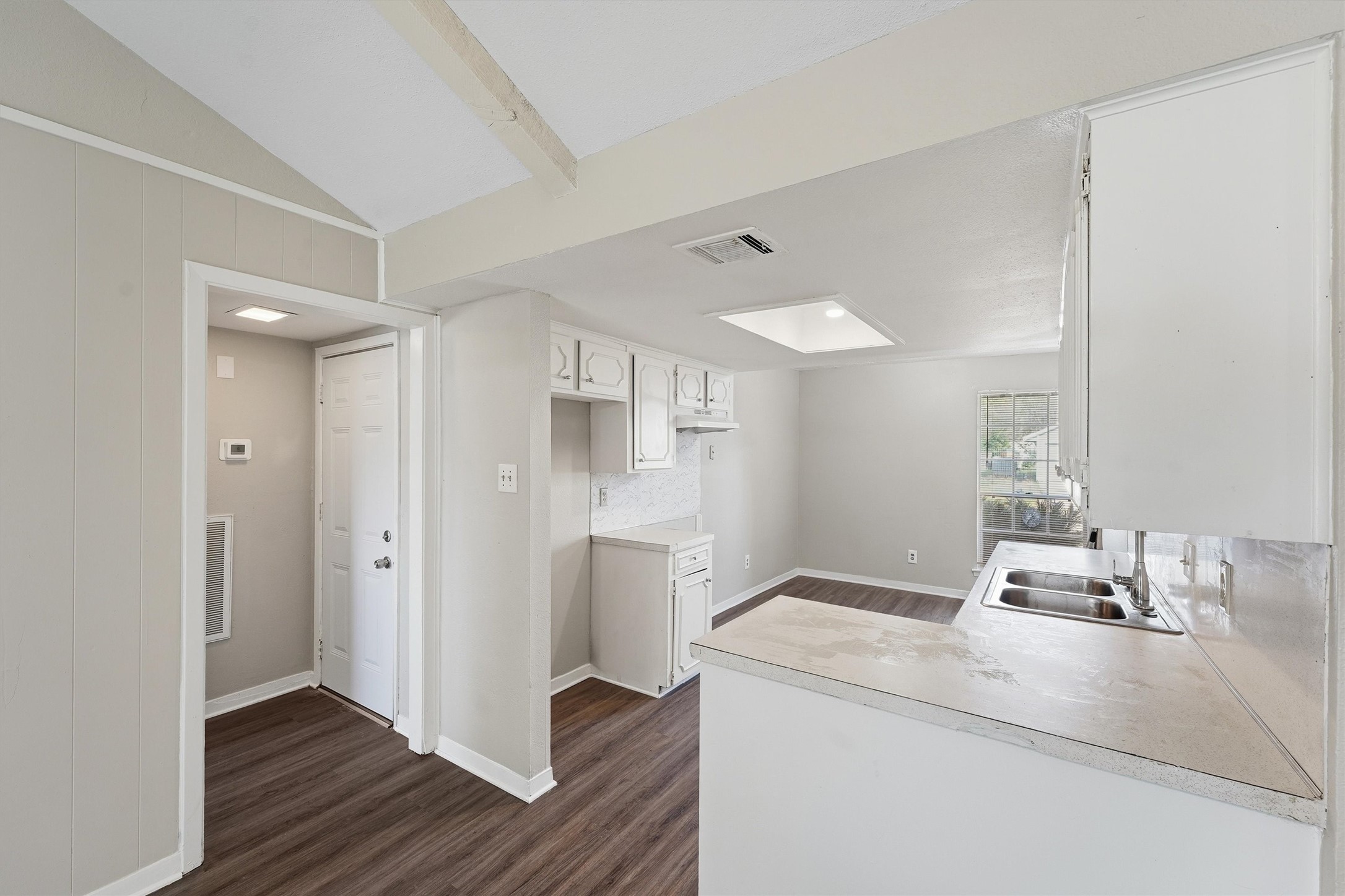 10407 Lantry Way Houston, TX 77038 - Photo 9 of 27