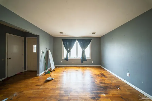 a view of empty room with window