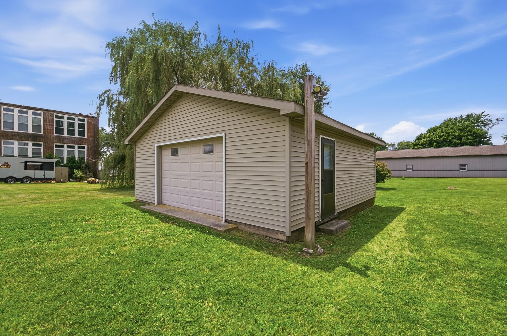 4045 Dialton Road Springfield, OH 45502 - Photo 5 of 60 058