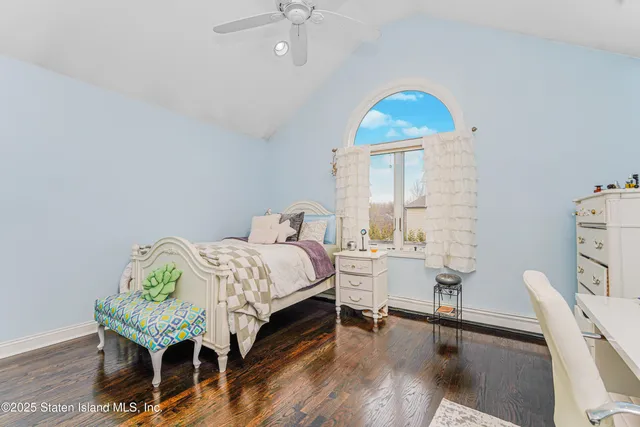 $2,050,000 | 90 Giegerich Avenue | Tottenville