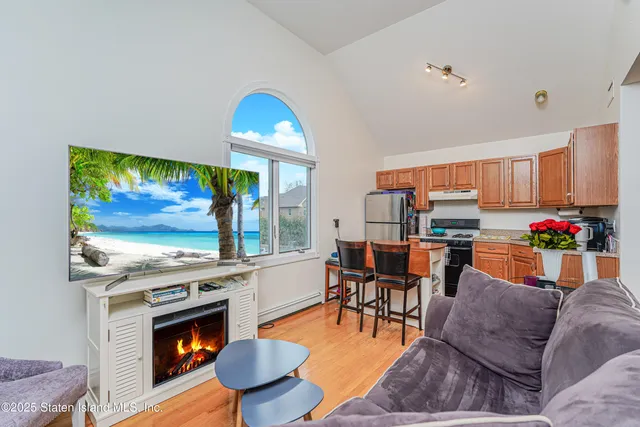 $2,050,000 | 90 Giegerich Avenue | Tottenville