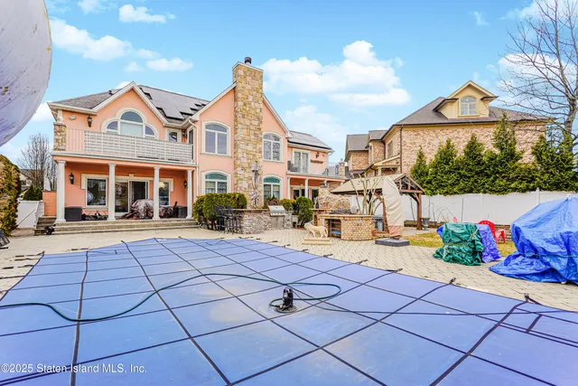 $2,050,000 | 90 Giegerich Avenue | Tottenville