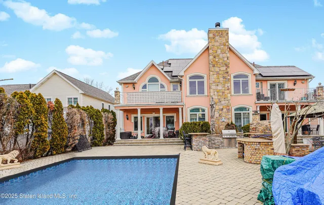 $2,050,000 | 90 Giegerich Avenue | Tottenville
