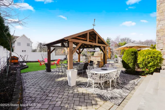 $2,050,000 | 90 Giegerich Avenue | Tottenville