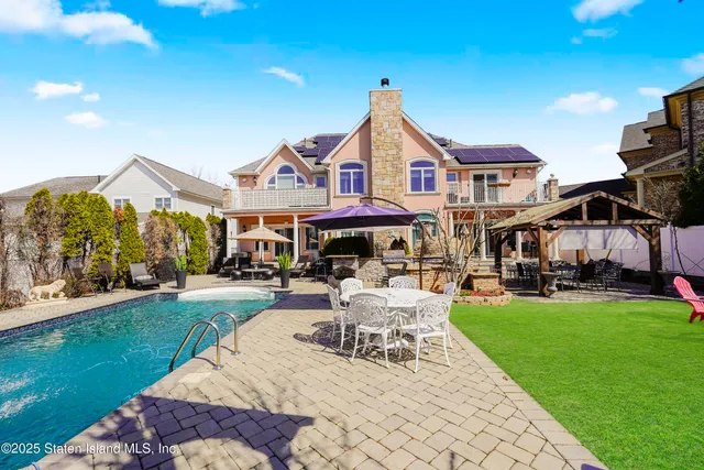 $2,050,000 | 90 Giegerich Avenue | Tottenville