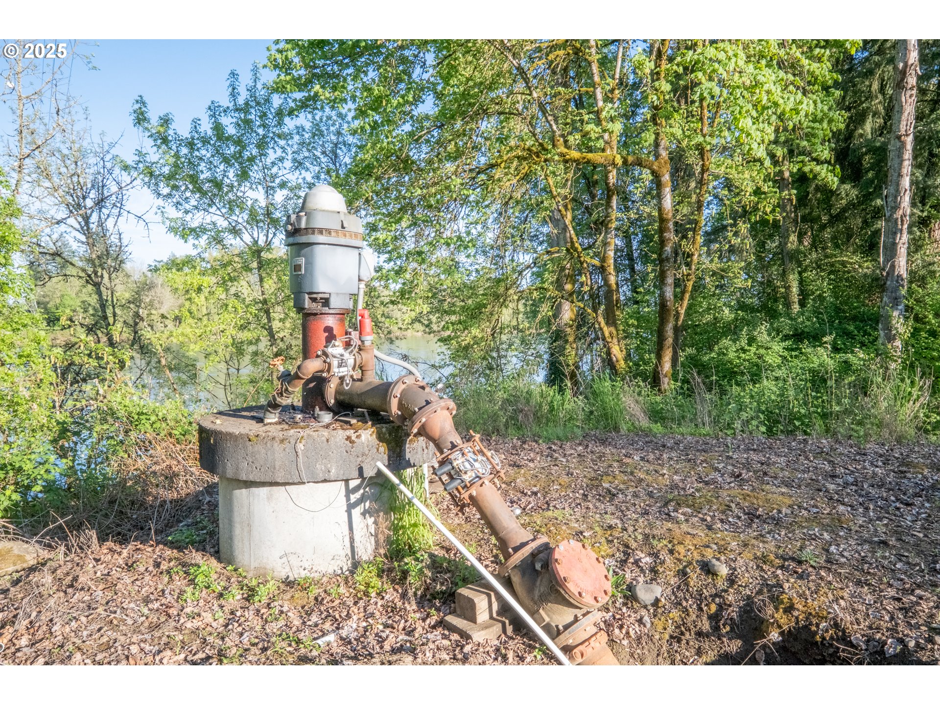 3372 Riverbend Road Salem, OR 97304 - Photo 33 of 40 a bird view of house with yard