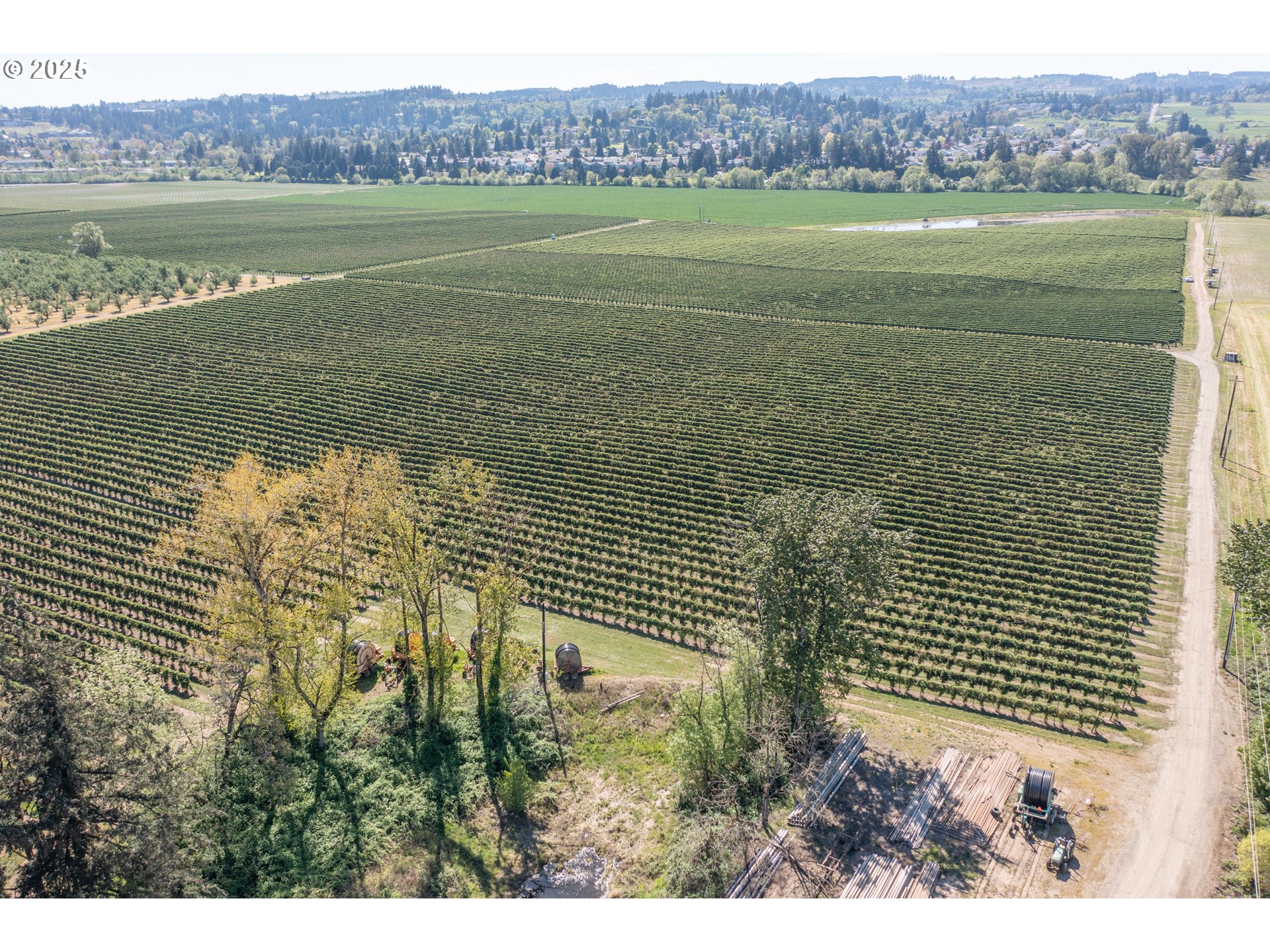 3372 Riverbend Road Salem, OR 97304 - Photo 4 of 40 a view of an ocean from a yard